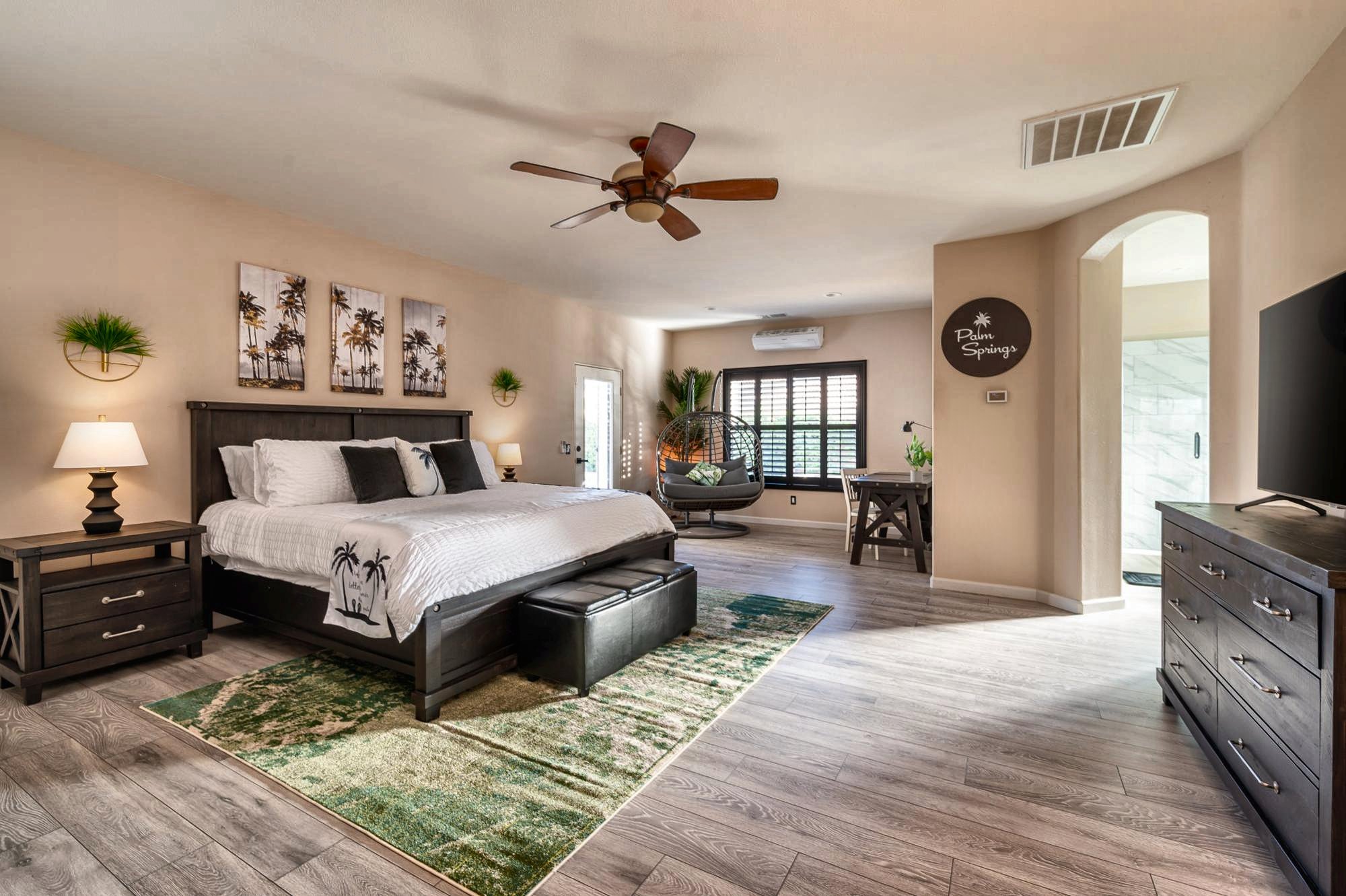 Palm Springs primary suite